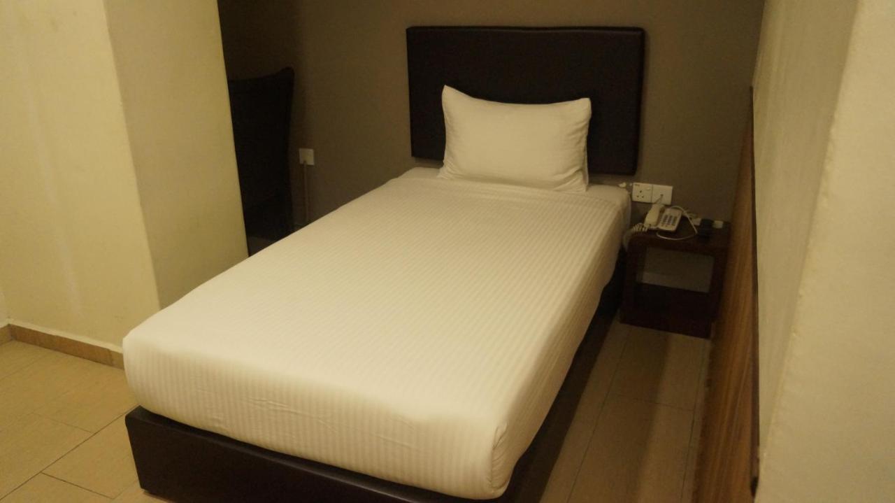Be Boutique Hotel Keluang Ngoại thất bức ảnh